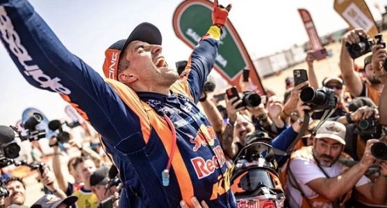 Benavides ganó el título de motos por un margen histórico de dos segundos