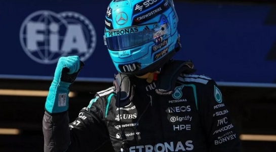 Russell logró la pole en Austria tras decisión de los comisarios. Colapinto fue 16