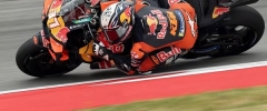 Pedro Acosta coloca a KTM en la cima en Barcelona