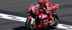 M谩rquez emergi贸 de un Sprint ca贸tico, Mart铆n sufre, Bezzecchi y Fern谩ndez al suelo